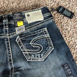 NWT Silver Suki Straight Jeans 28/34 mid rise NEW